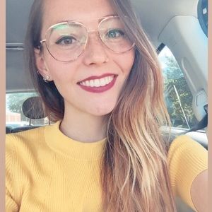 Meet your Posher, Claudia